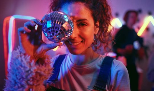 woman-at-disco-party-MV93S2M.jpg